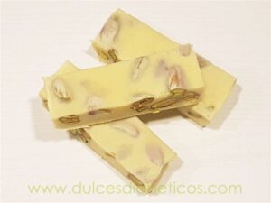 Turron de chocolate blanco sin azucar con pistachos