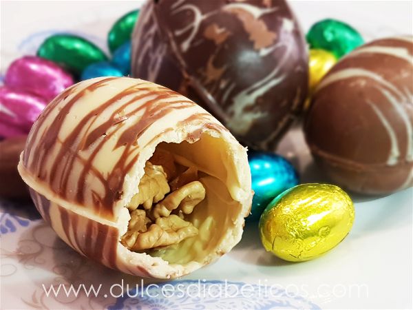 Huevos de pascua de chocolate sin azucar