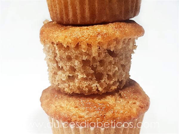 Muffins esponjosos de manzana y canela