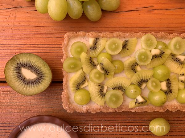 Tarta de kiwi y uva