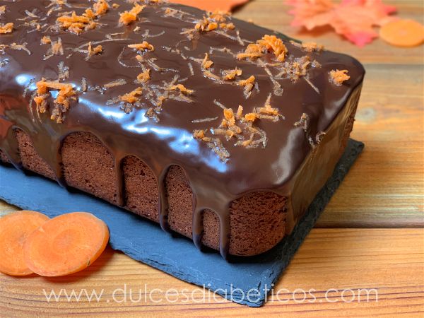 Pastel de zanahoria jugoso con chocolate