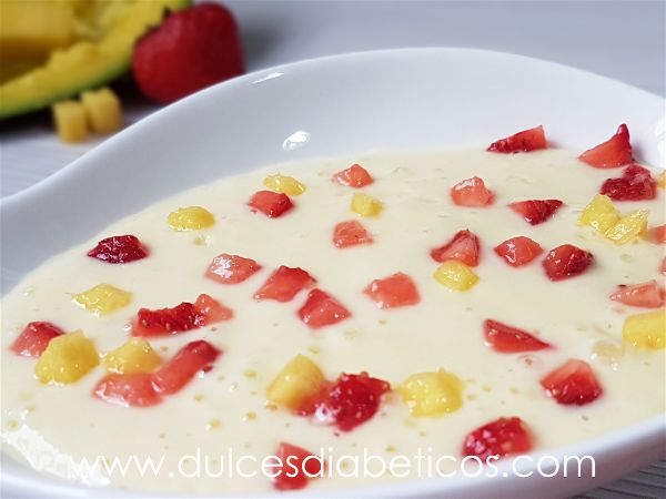 Crema de mango con trocitos de fresa