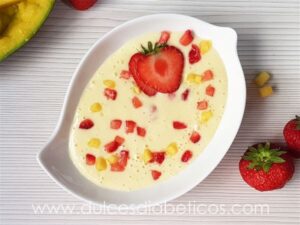 Crema fria de mango con fresas