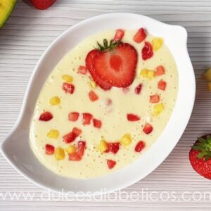 Crema fria de mango con fresas