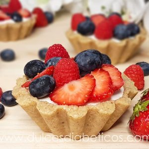 Tartaletas de frutas y queso sin azucar