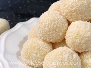 Trufas de coco y chocolate blanco