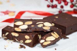 Turron de chocolate con almendras
