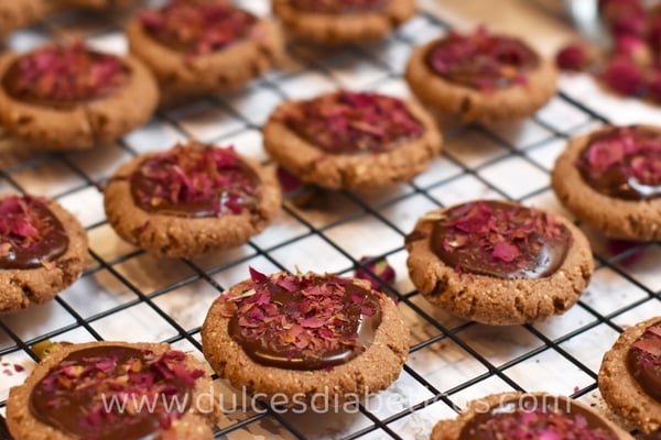 Galletas de chocolate y rosas sin azucar