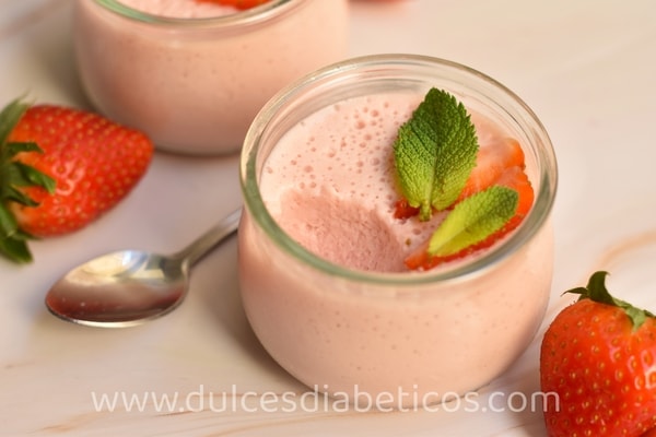 Mousse de fresas y queso fresco