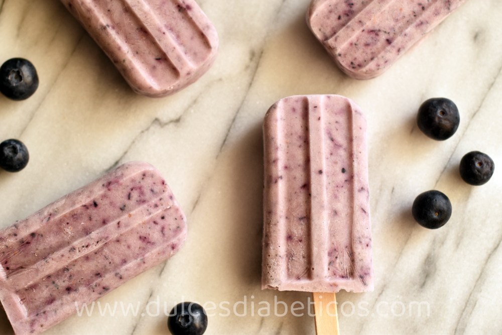 Helados de yogur y arandanos saludables